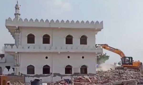 İslam dünyasını sarsan olay! Tarihi Bilal Camii'ni böyle yıktılar