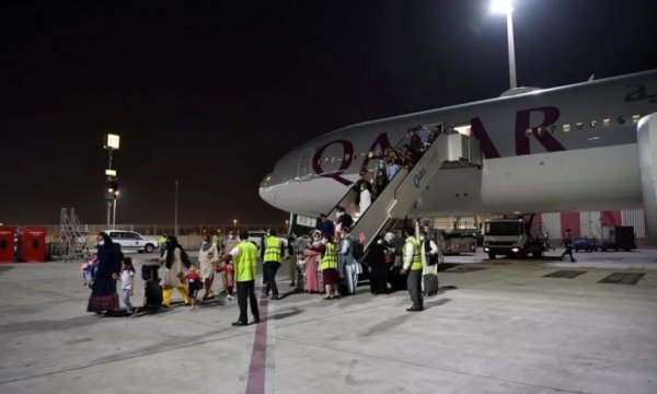 ABD sonrası Afganistan'dan kalkan ilk ticari uçuş Katar'a iniş yaptı