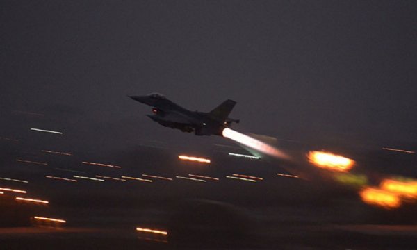 ABD savaş uçakları Irak-Suriye sınırına saldırdı