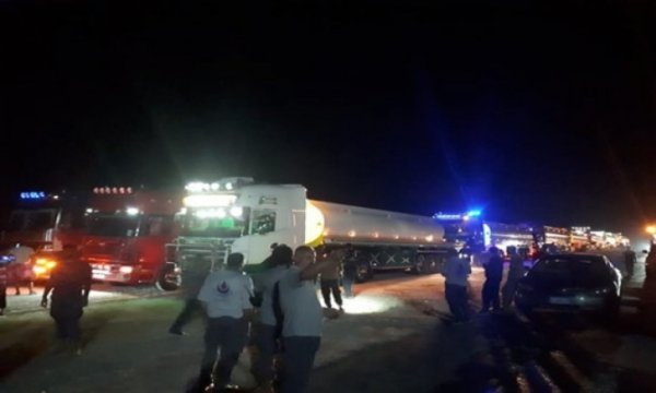 Bir yakıt tankı konvoyu daha Suriye sınırını geçerek Lübnan'a ulaştı