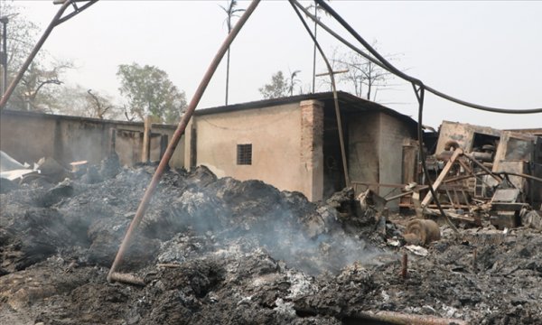 Bangladeş'te Arakanlı Müslümanların yaşadığı kampta yangın