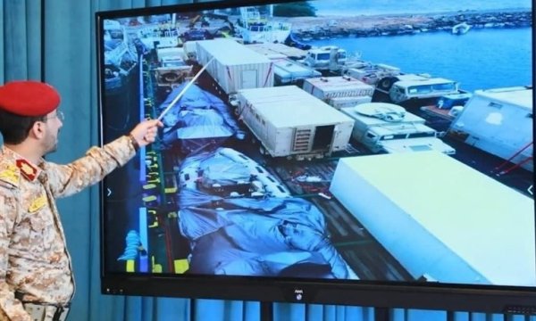 Yemenli güçler silah ve mühimmat taşıyan BAE Askeri gemisini durdurdu