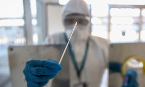 Aşı yaptırmayanlara yönelik PCR zorunluluğu tamamen kaldırıldı