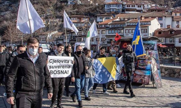 Kosova'da Bosna Hersek'e destek yürüyüşü düzenlendi