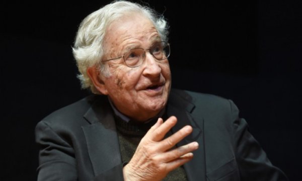 Noam Chomsky: ABD'de yumuşak darbe tehlikesi var
