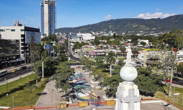 Orta Amerika’nın nüfus yoğunluğu en yüksek ülkesi El Salvador