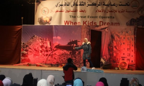 Gazzeli çocuklar sanatla ve İngilizce olarak dünyaya çağrı yaptı