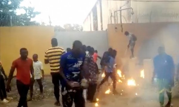 Burkina Faso’da darbe yanlıları Fransız Büyükelçiliğine saldırdı