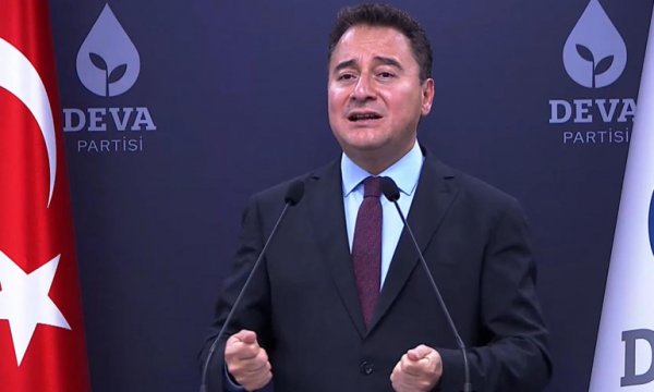 Babacan: 'Yasağı kaldırdım' diyor ama sansür yasasını meclise sundu