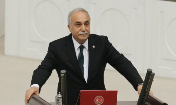 Ahmet Eşref Fakıbaba, Ak Parti'den ve milletvekilliğinden istifa etti