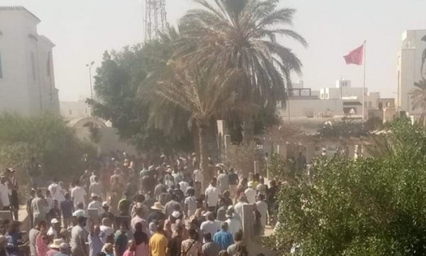 Tunus'ta halk polis şiddetine karşı sokaklara döküldü