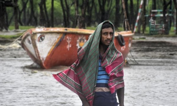 Bangladeş'te yüz binlerce kişi Sitrang Kasırgası nedeniyle tahliye edilecek
