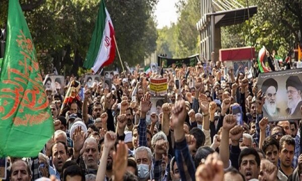 İran halkı ülke güvenliği için sokaklarda