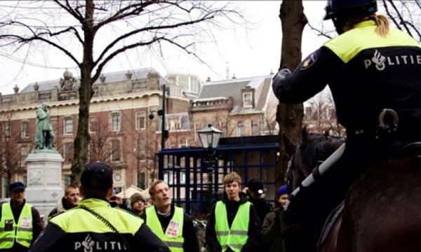 Hollanda'da başörtüsü tartışması