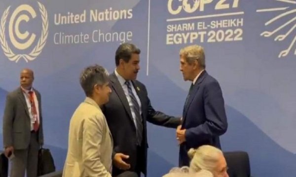 Başına 15 milyon dolar ödül koymuşlardı: Kerry, Maduro'nun önünde ceketini ilikledi