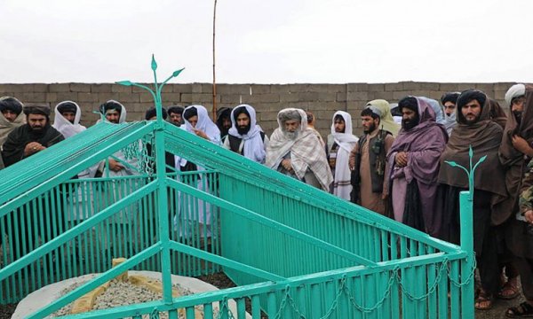 Taliban, kurucusu Molla Ömer'in gizli tutulan mezar yerini açıkladı