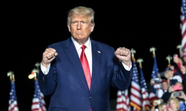 Trump, başkanlık seçimleri için adaylığını ilan etti