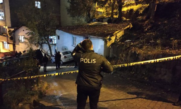 İstanbul'da korkunç olay! Bir evden 3 ceset çıktı