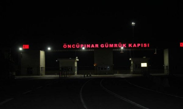 Kilis'teki Öncüpınar Sınır Kapısı bölgesine 3 roket düştü