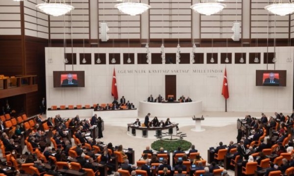 Başörtüsü anayasa teklifi Meclis'te