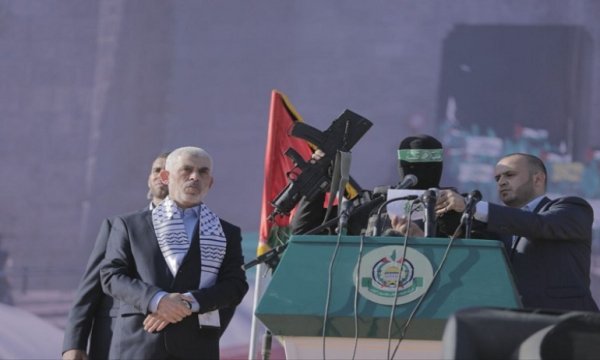 Hamas savaş ganimetlerinden birini sergiledi