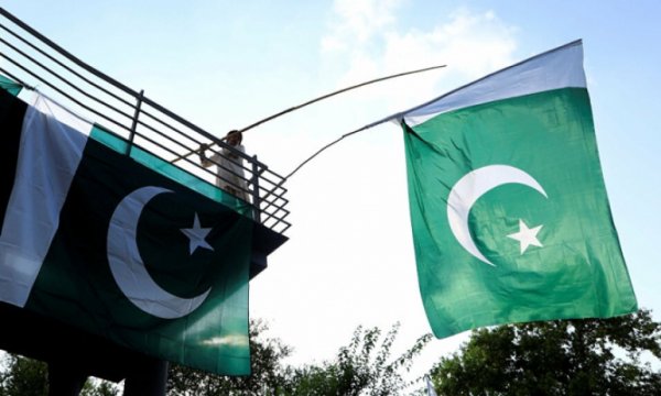 Pakistanlı bakandan Hindistan'a 'Atom bombası' tehdidi