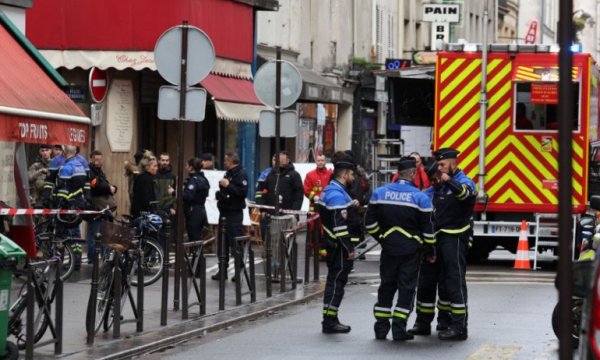 Paris'te Ahmet Kaya Kültür Merkezine silahlı saldırı ölü ve yaralılar var
