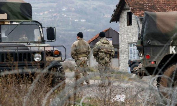 Kosova-Sırbistan arasında tansiyon yeniden yükseldi! Genelkurmay Başkanı sınırda
