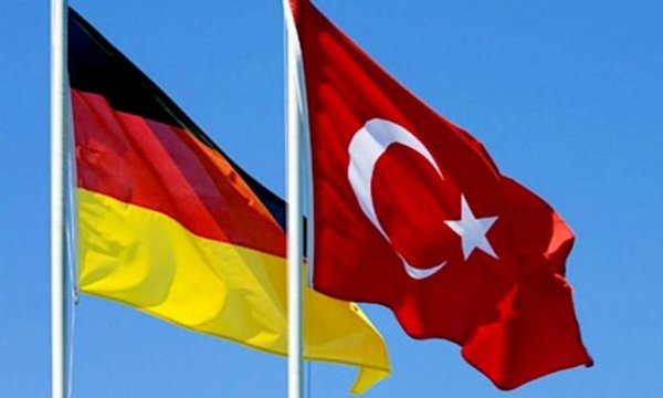 Almanya çifte vatandaşlığı yasaklamaya hazırlanıyor