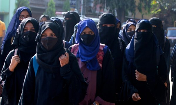 Hindistan: Başörtüsü yasağı iç meselemiz