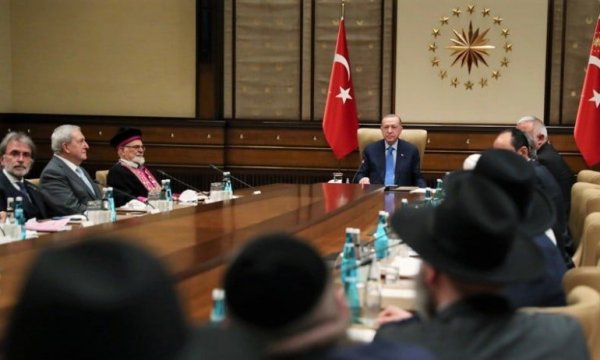 Siyonist’le yakınlaşma büyük tehlikelere gebe