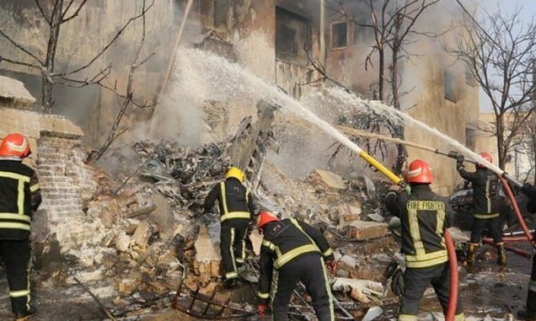 İran'da savaş uçağı düştü