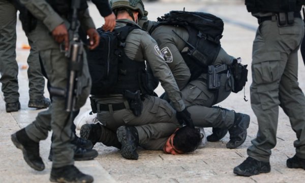 Herzog’un elindeki kan elinize bulaşırsa bir daha çıkmaz