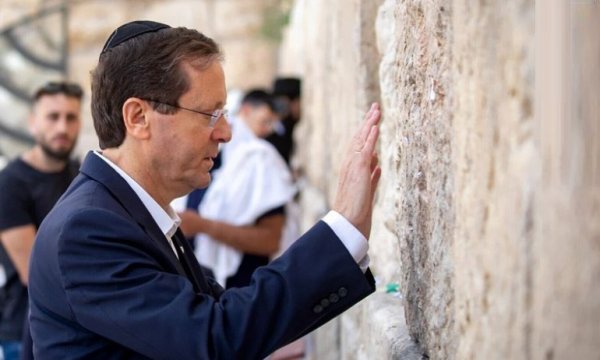 Herzog’un gelişi öncesi Tel Aviv’de gizli görüşme