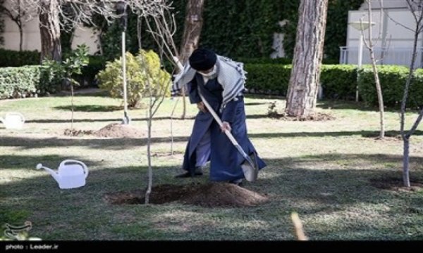 İmam Hamanei: Doğal enerji kaynakları geliştirilmeli