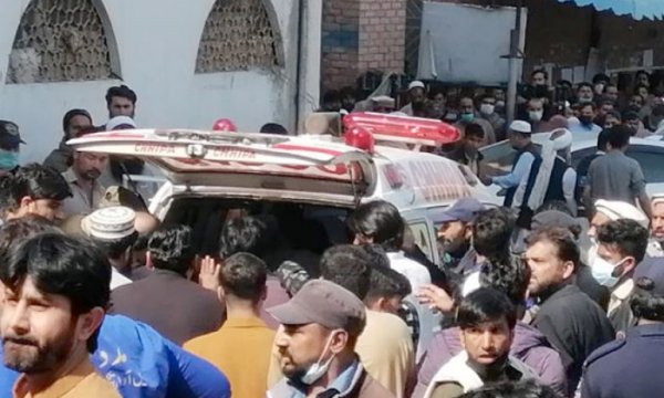 Pakistan'da camiye bombalı saldırı: En az 30 şehit 50 yaralı