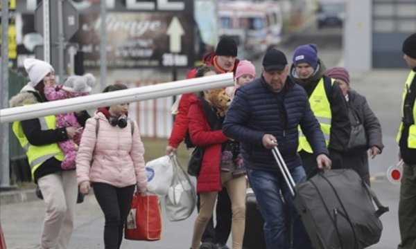 Bir yüzsüzlük de İtalya'dan; "Sarı saçlı mavi gözlü" olunca yardıma koştu