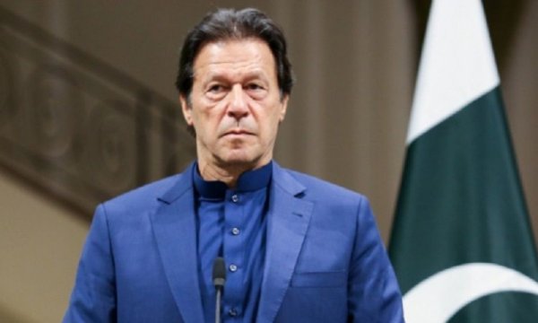 Pakistan Başbakanı İmran Han isyan etti: Biz batının kölesi miyiz?