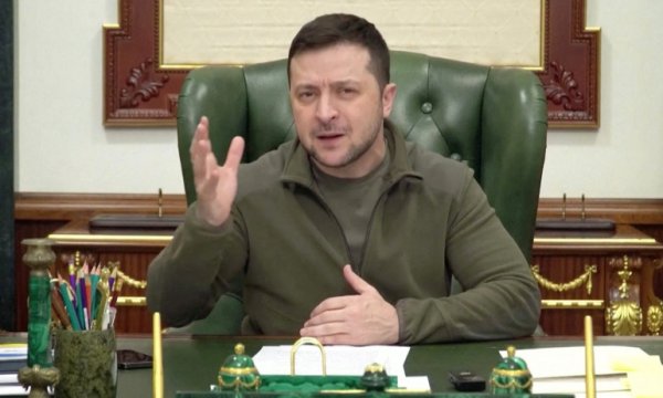 Zelenskiy: Kırım ve Donbass Cumhuriyetlerinin Tanınmasını Tartışabiliriz