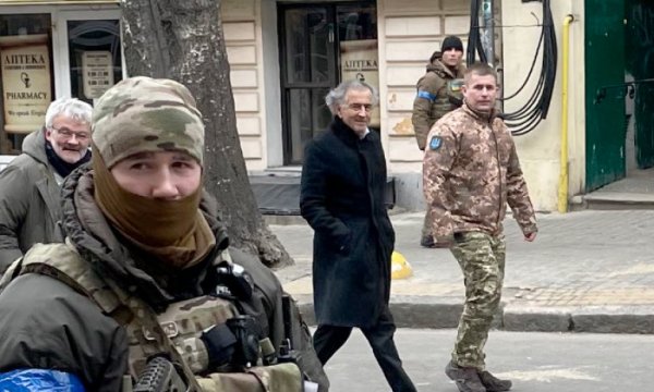 Terör örgütleriyle olan çalışmalarıyla tanınan Bernard Henri Levy Ukrayna'da