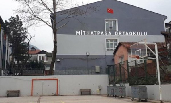 Burası Türkiye: Ortaokuldaki kız-erkek öğrencileri ayrı oturtun dediği için görevden alındı