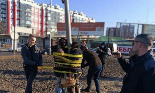 Burasr Ukrayna; Direklere bağlayıp kırbaçlıyorlar