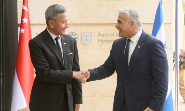 Singapur da ihanet korusuna katıldı; İşgal topraklarda büyükelçilik açıyor