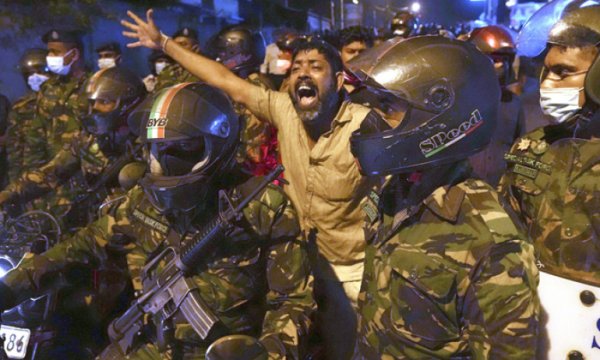 Gerilimin arttığı Sri Lanka'da tüm bakanlar istifa etti