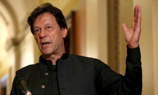 Pakistan Başbakanı İmran Han, halkı sokaklara çağırdı