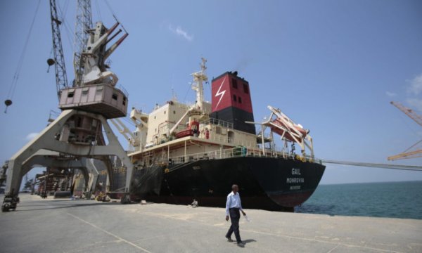 Suudi Arabistan’ın el koyduğu petrol gemisi Yemen’in Hudeyde limanına ulaştı..