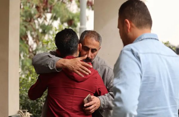 Zafer yakın...Direniş erleri şehidin evi önünde toplandı