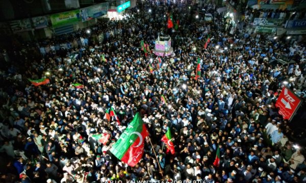 Pakistan ayağa kalktı İmran Han ‘sine-i millet’ dedi