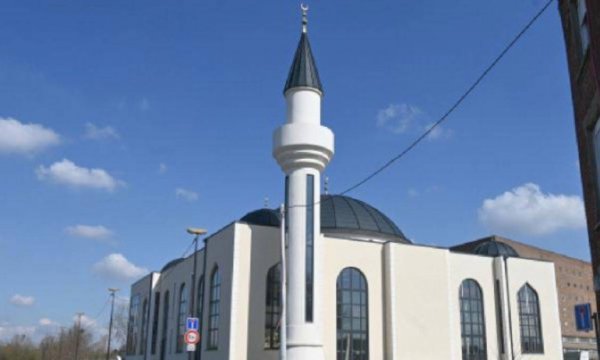 Fransa'da iki mescide saldırı