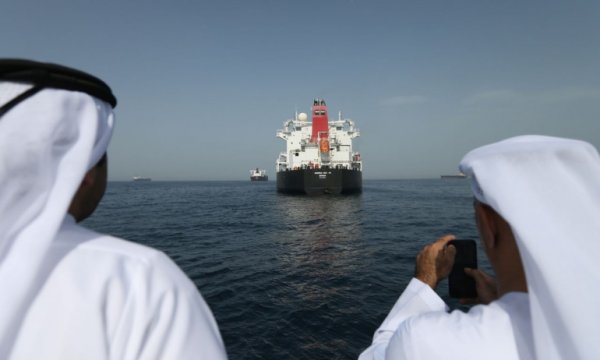 Yemenliler, Emirliklere ait geminin personelini serbest bıraktı